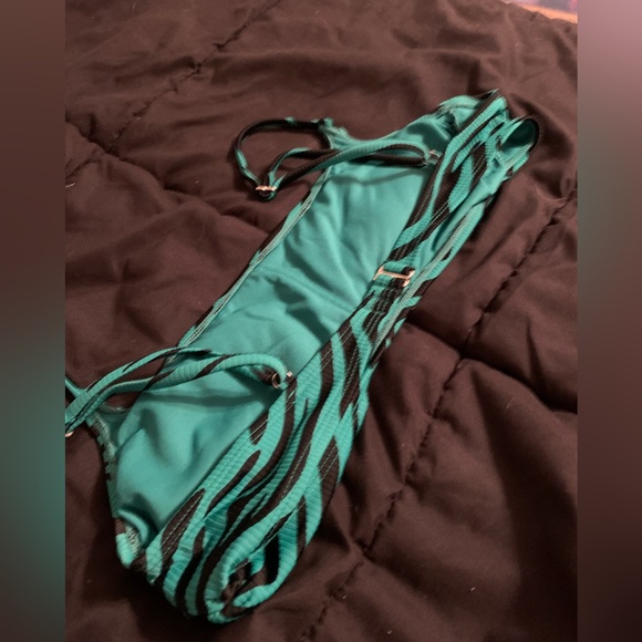 3/$20 Xhilaration Jade Green and Black Tiger Print Bikini Top - size XL - Picture 3 of 4